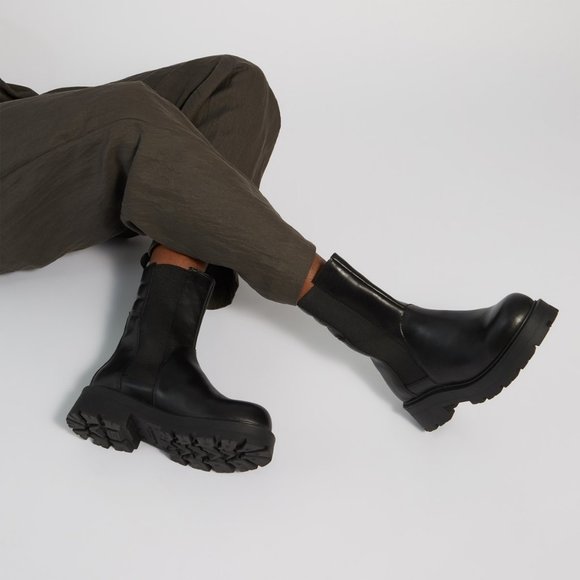 Vagabond Shoes - Vagabond Cosmo 2.0 boots new in box